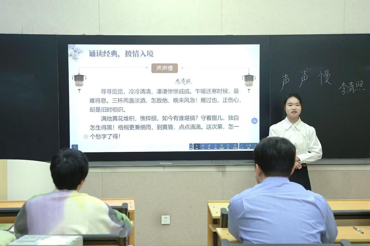 53B2E5B27BBF8E5952D82028C502833C